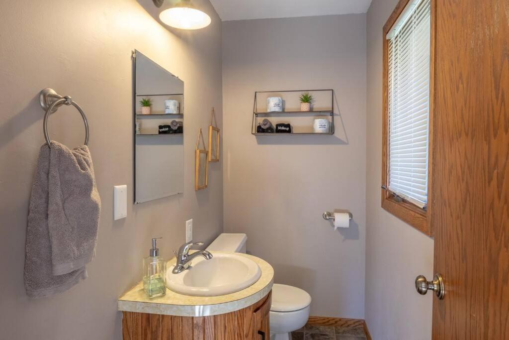 Family Home W/ 2 King, 2 Queen Beds + Game Room Bemidji Exterior foto