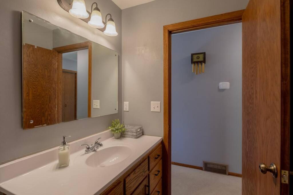 Family Home W/ 2 King, 2 Queen Beds + Game Room Bemidji Exterior foto